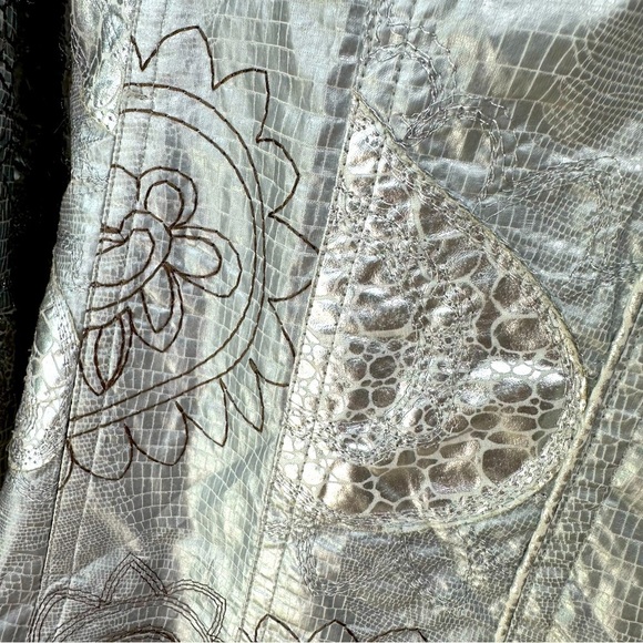 Chico’s Sarianna Paisley Metallic Silver Jean Jacket Style, Size 1 - Picture 9 of 12
